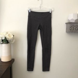 Alo yoga dark grey full length leggings with black zippers at bottom of leg XS